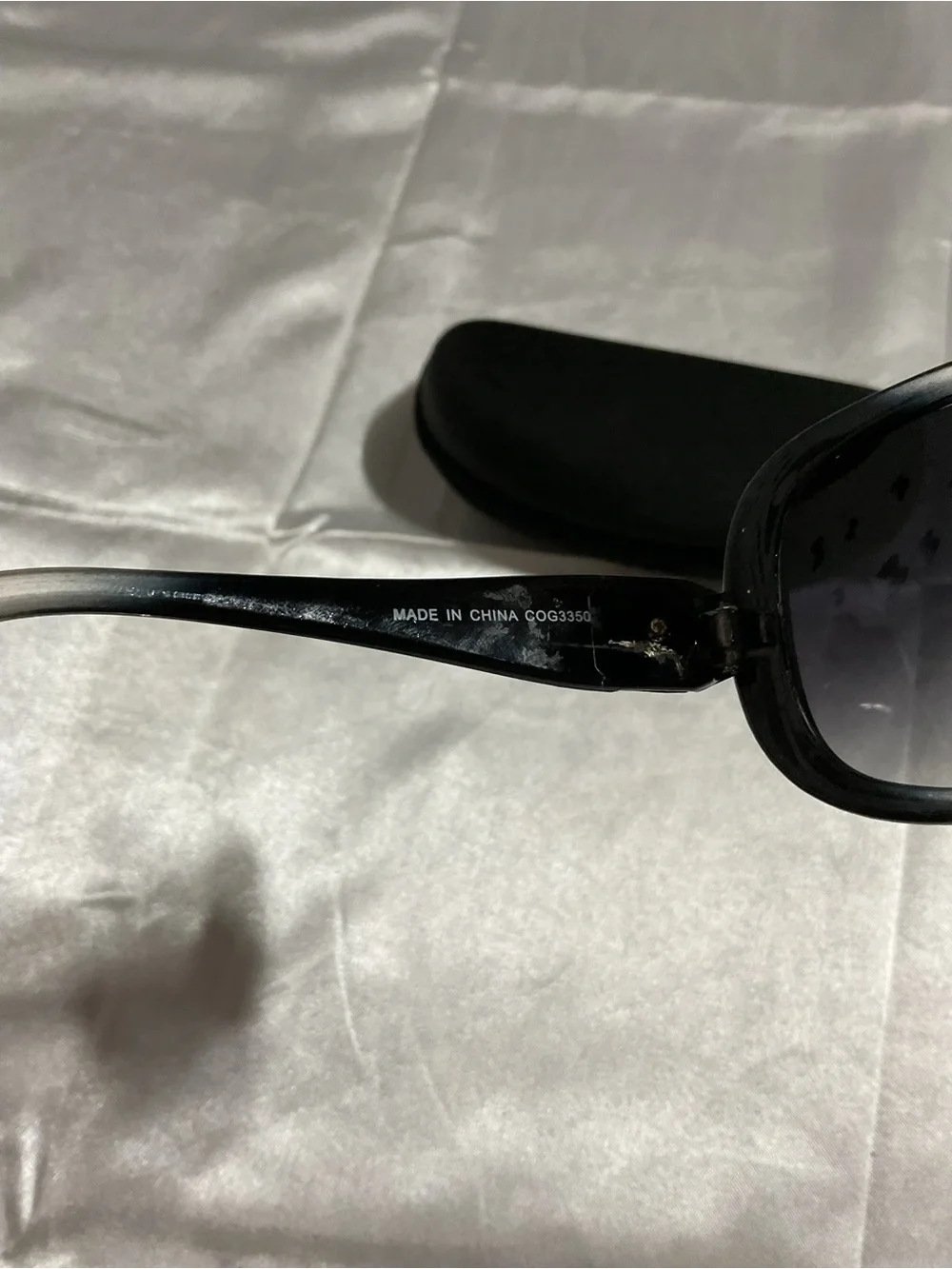 Classic Women's Oversized Sunglasses in Black